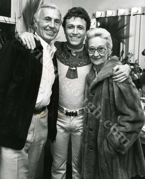 Andy Gibb, parents 1982 NYC.jpg